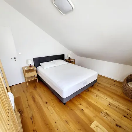 Maison Rénovée 5 Chambres, Wifi, Parking, à 800m Du Marché Et 1km - Fr-1-92-891 *