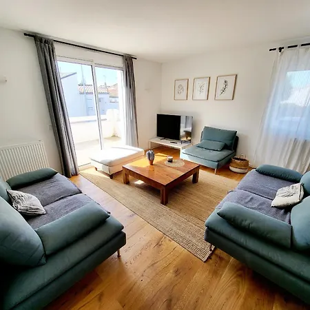 Maison Rénovée 5 Chambres, Wifi, Parking, à 800m Du Marché Et 1km - Fr-1-92-891 *