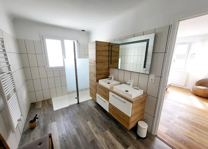 Maison Rénovée 5 Chambres, Wifi, Parking, à 800m Du Marché Et 1km - Fr-1-92-891 Les Sables-dʼOlonne